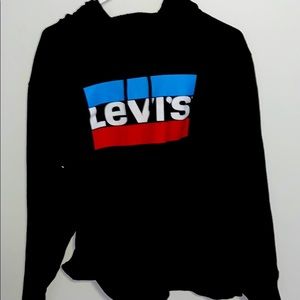Black Levi’s sweatshirt